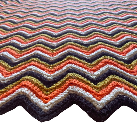 Zigzag vintage handmade throw blanket - Picture 4 of 9